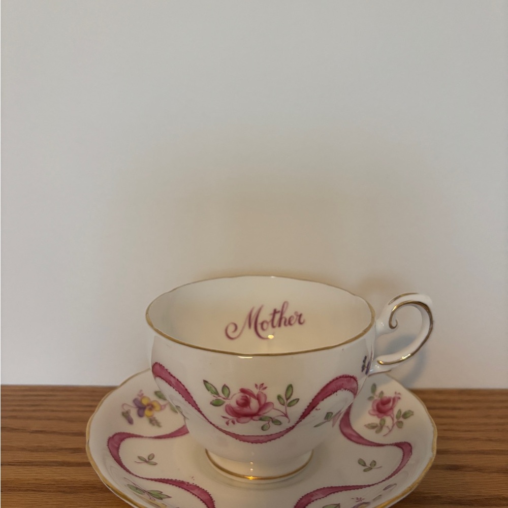 Vintage Foley Pink Tea Cup and Saucer with Pink Roses English Bone China - Picture 2 of 4
